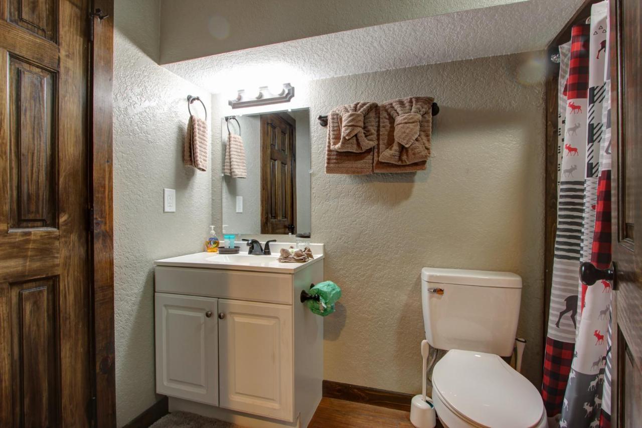3 Master Bedrooms - Sleeps 10 - Location - Game Room - Hot Tub Pigeon Forge Exteriör bild