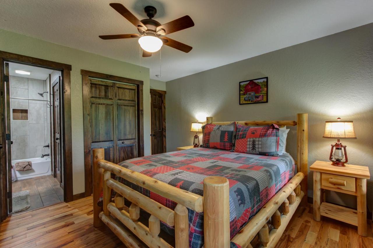 3 Master Bedrooms - Sleeps 10 - Location - Game Room - Hot Tub Pigeon Forge Exteriör bild