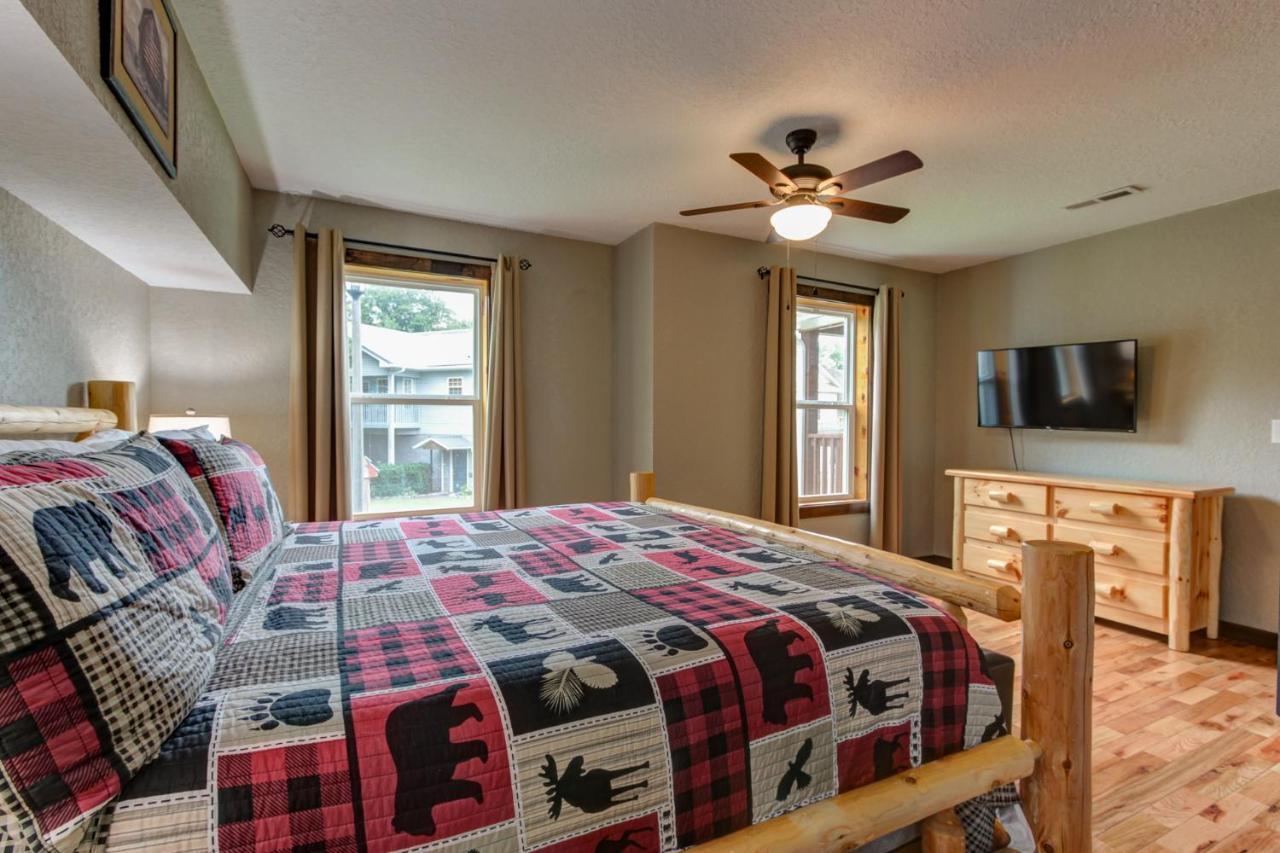 3 Master Bedrooms - Sleeps 10 - Location - Game Room - Hot Tub Pigeon Forge Exteriör bild