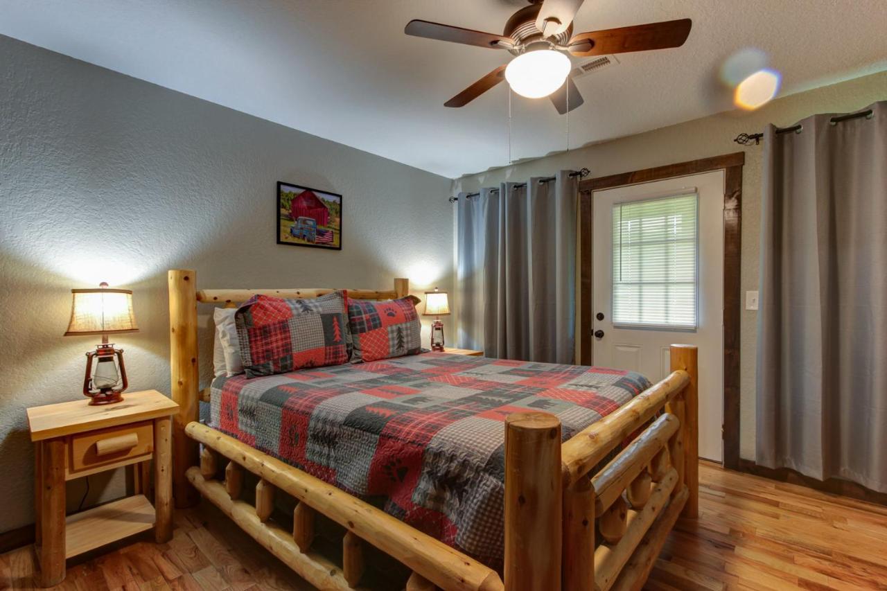 3 Master Bedrooms - Sleeps 10 - Location - Game Room - Hot Tub Pigeon Forge Exteriör bild