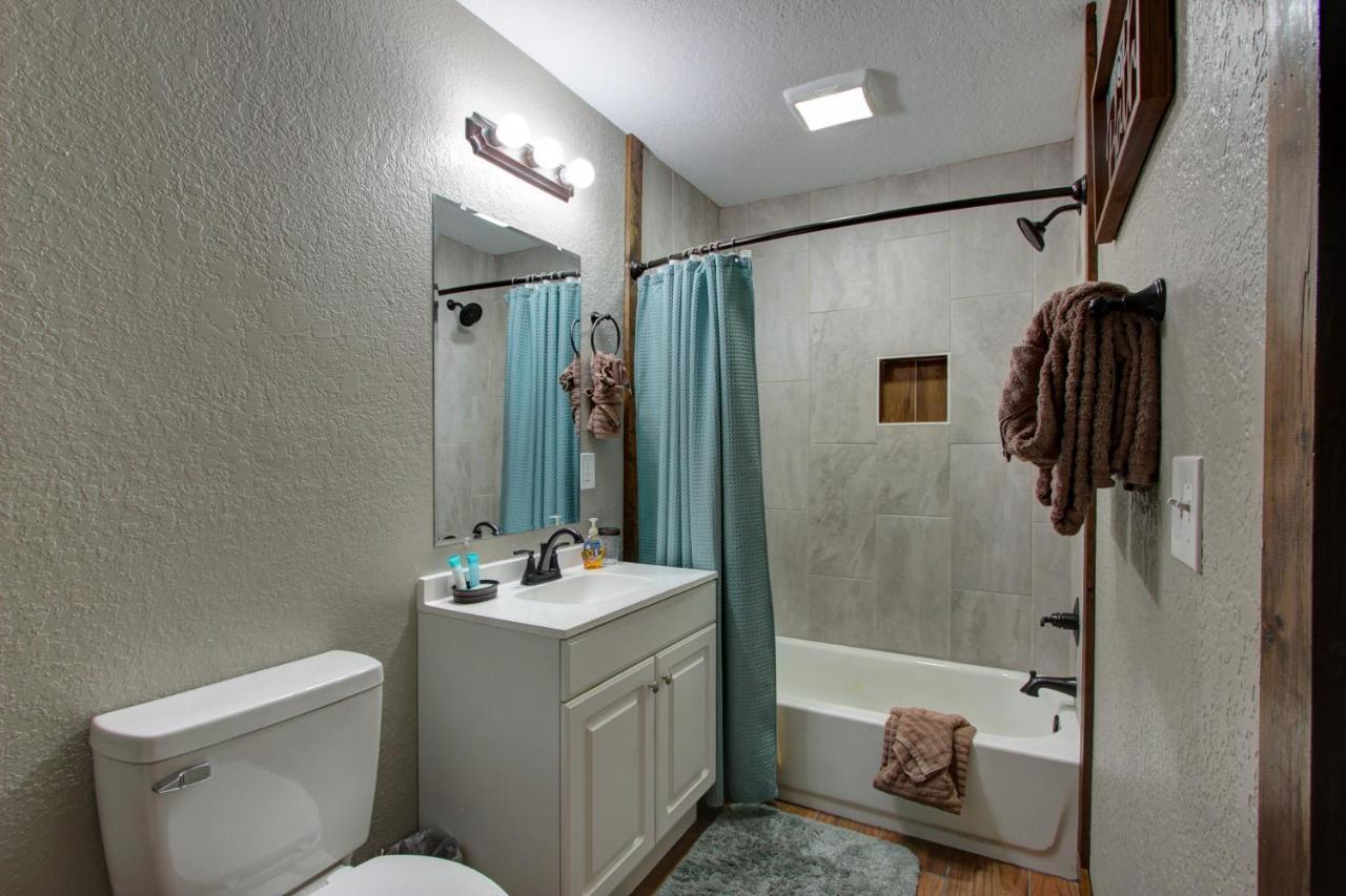 3 Master Bedrooms - Sleeps 10 - Location - Game Room - Hot Tub Pigeon Forge Exteriör bild