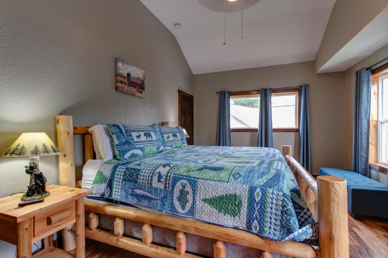 3 Master Bedrooms - Sleeps 10 - Location - Game Room - Hot Tub Pigeon Forge Exteriör bild