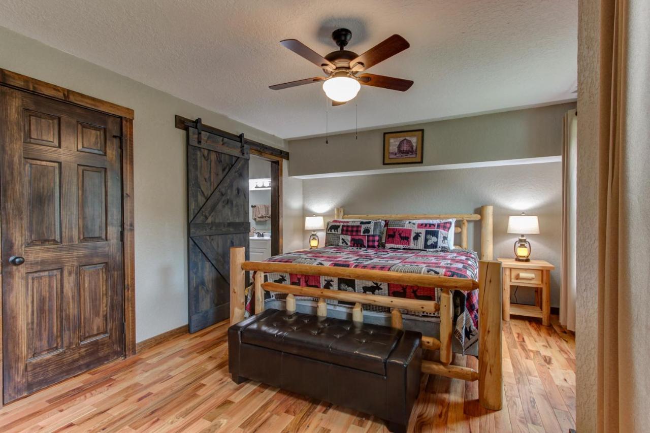3 Master Bedrooms - Sleeps 10 - Location - Game Room - Hot Tub Pigeon Forge Exteriör bild