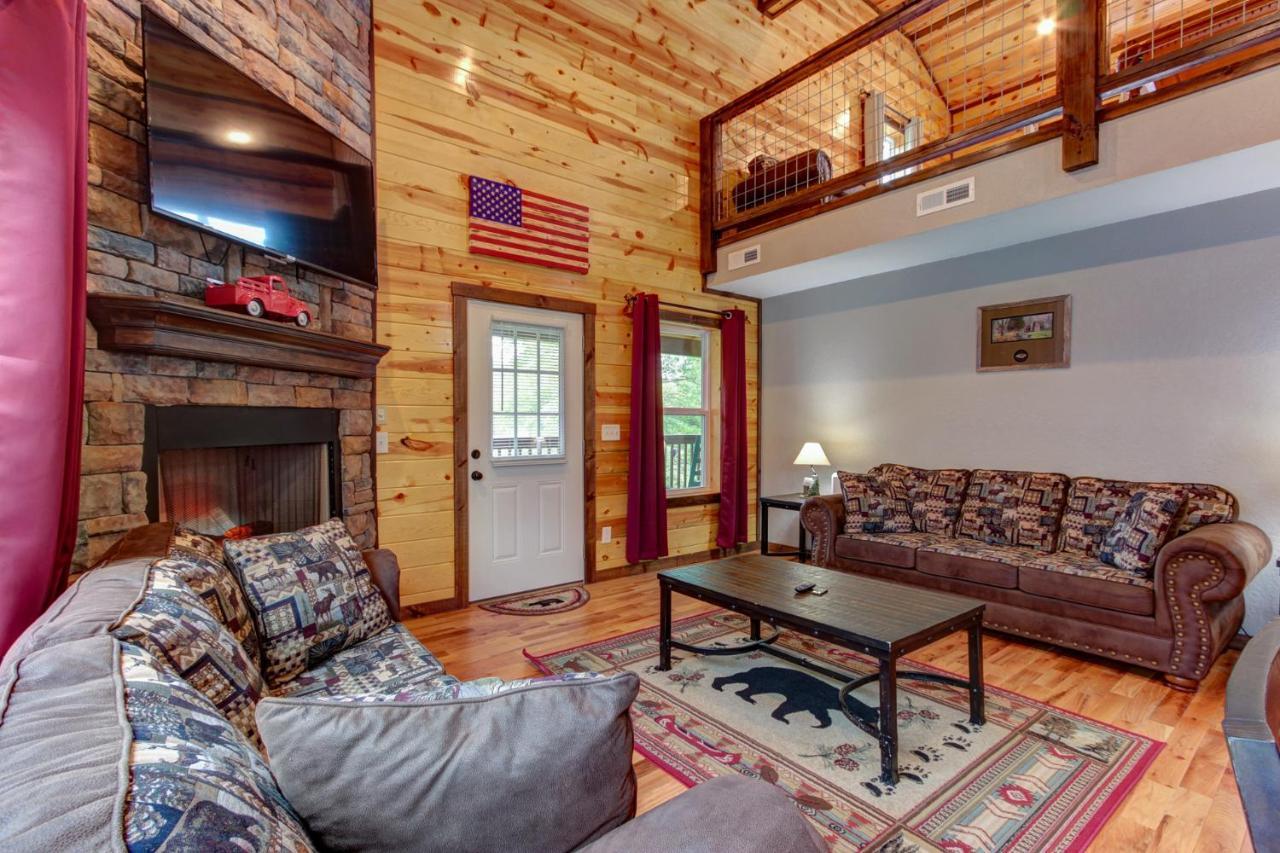 3 Master Bedrooms - Sleeps 10 - Location - Game Room - Hot Tub Pigeon Forge Exteriör bild