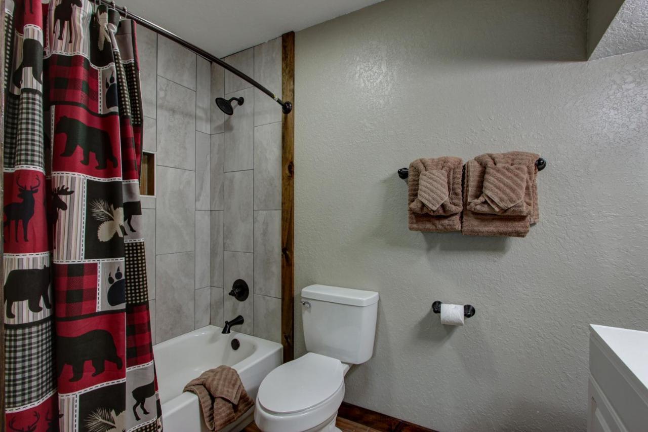 3 Master Bedrooms - Sleeps 10 - Location - Game Room - Hot Tub Pigeon Forge Exteriör bild