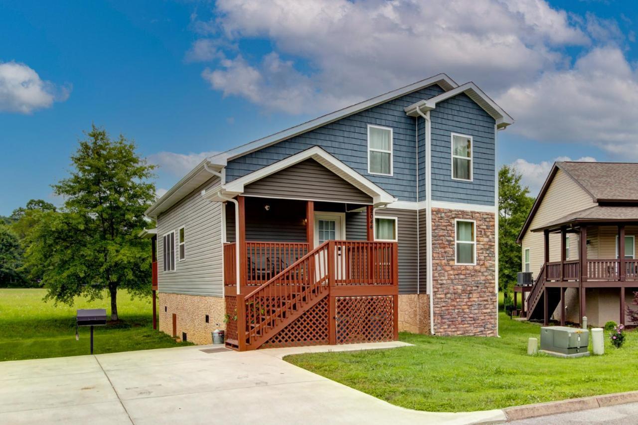 3 Master Bedrooms - Sleeps 10 - Location - Game Room - Hot Tub Pigeon Forge Exteriör bild