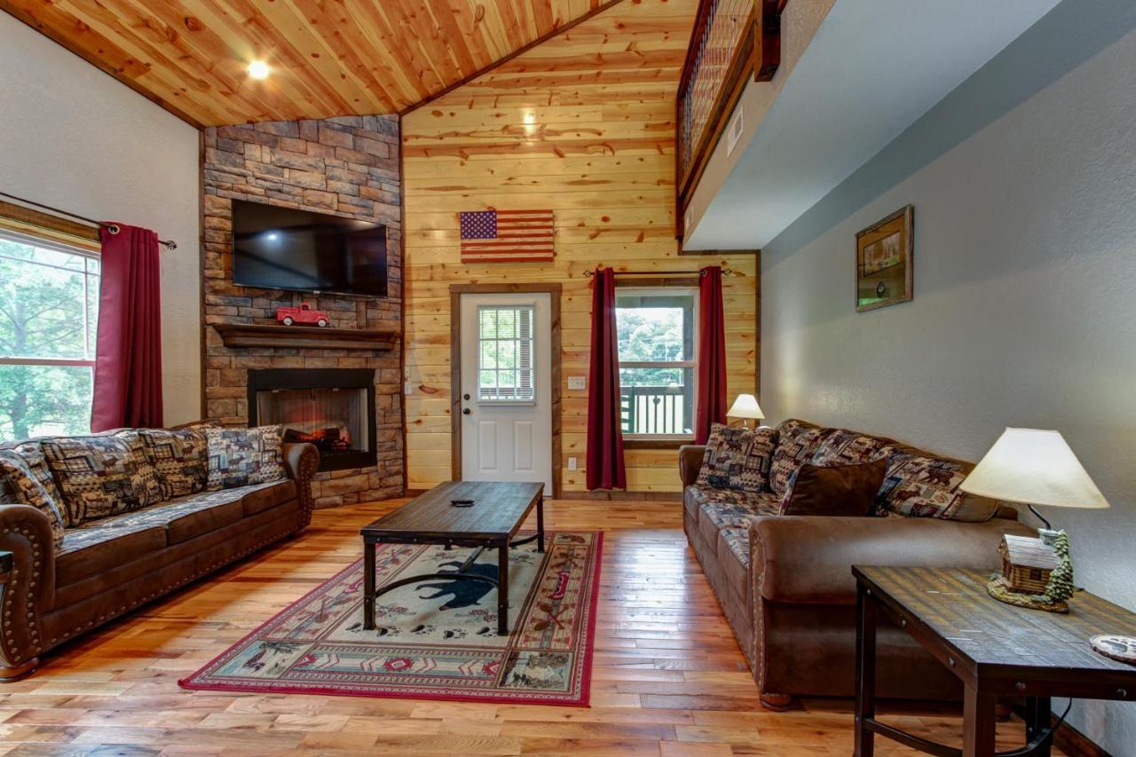 3 Master Bedrooms - Sleeps 10 - Location - Game Room - Hot Tub Pigeon Forge Exteriör bild