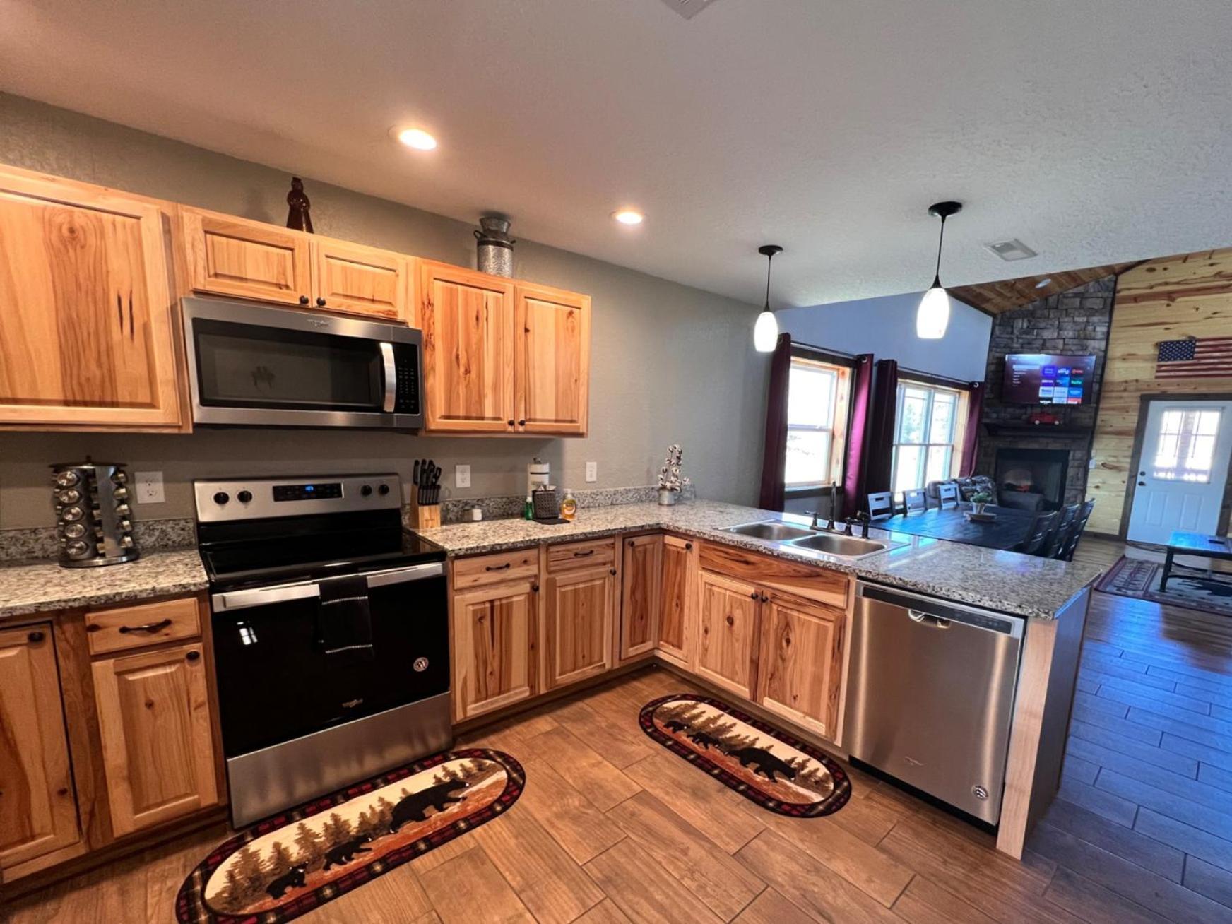 3 Master Bedrooms - Sleeps 10 - Location - Game Room - Hot Tub Pigeon Forge Exteriör bild